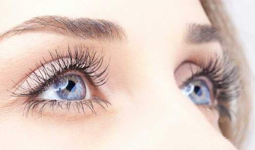 Fouten in wimperlifting: gekrulde of sterk gekrulde wimpers herstellen